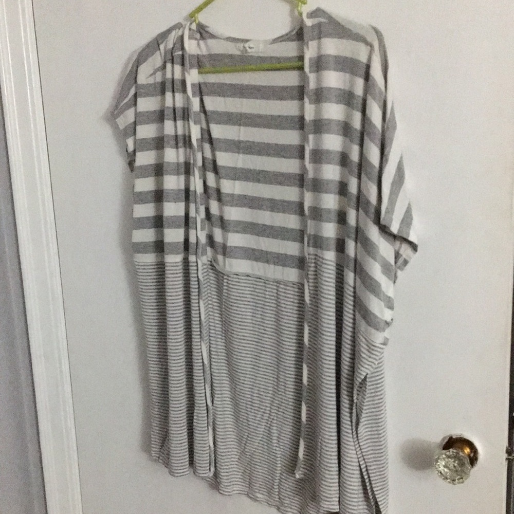Sleeveless shawl type cover